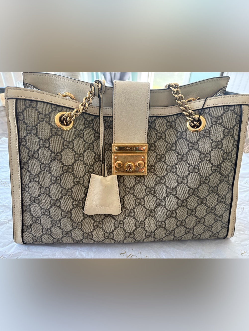 GUCCI Beige GG Supreme lock and key Shoulder Bag with Gold Hardware